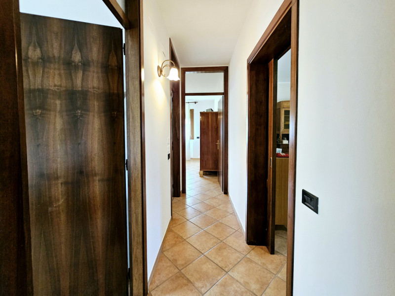 In un bel quartiere residenziale, comodo al centro di Villa Estense, proponiamo in vendita casa a...