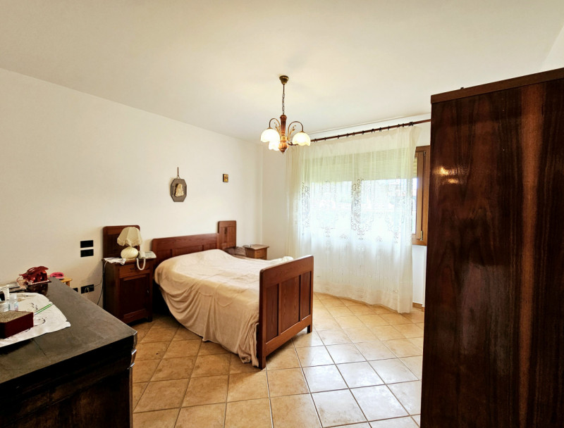 In un bel quartiere residenziale, comodo al centro di Villa Estense, proponiamo in vendita casa a...