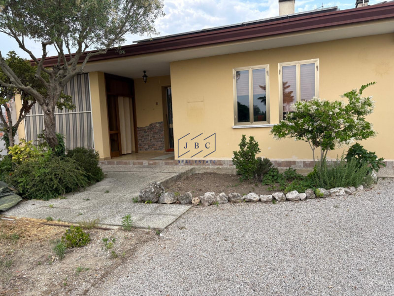 Oderzo - (Treviso) 
Proponiamo in vendita una graziosa casa singola a 4,5 km dal centro di Oderzo...