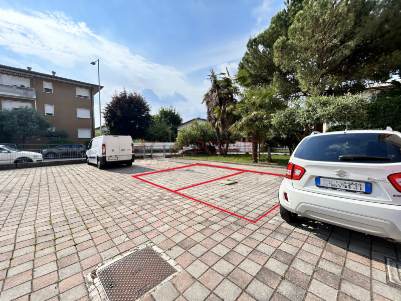 PIOVE DI SACCO - APPARTAMENTO arredato al piano terra con due comodi posti auto scoperti riservat...