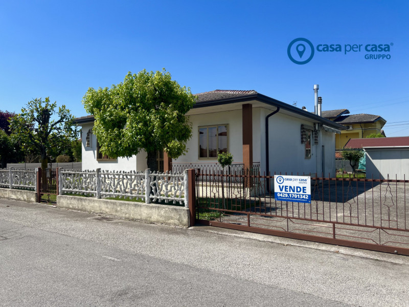 APPROVATO GRUPPO CASA PER CASA: VALUTATO, CONTROLLATO, GESTITO IN ESCLUSIVA!

ZONA:
L'immobile si...