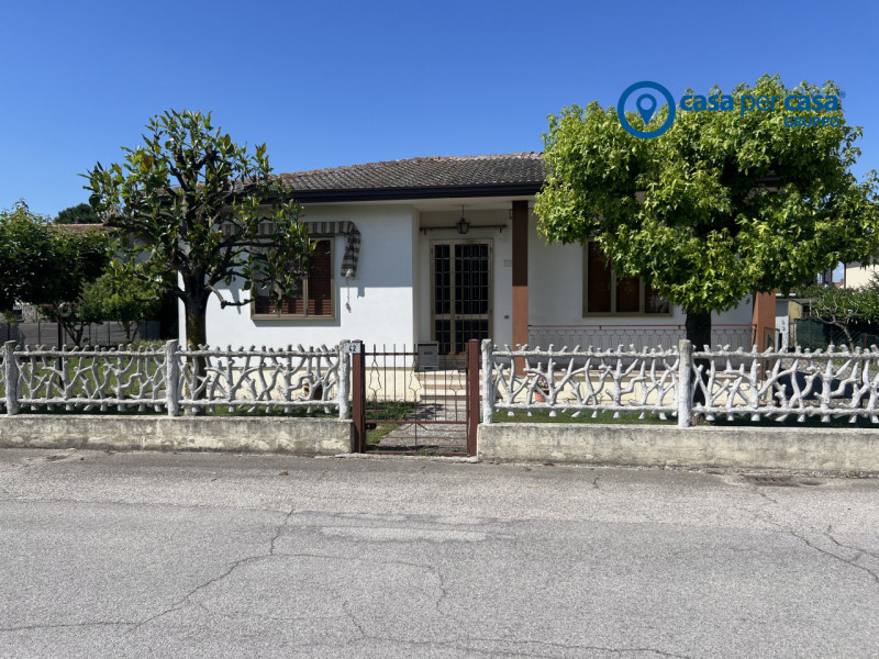 APPROVATO GRUPPO CASA PER CASA: VALUTATO, CONTROLLATO, GESTITO IN ESCLUSIVA!

ZONA:
L'immobile si...