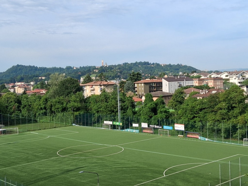Un tricamere all'ultimo piano con ascensore. 

Ecco i suoi 5 principali vantaggi: 

Vista aperta ...