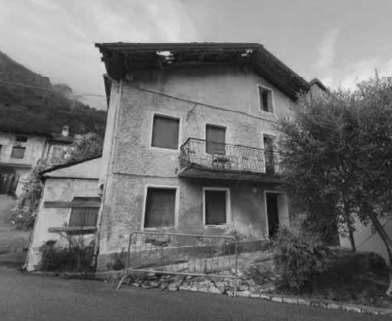 Rif. A.A.38-25

Vendita all'asta - abitazione unifamiliare su 3 livelli in data 14 luglio 2026

D...