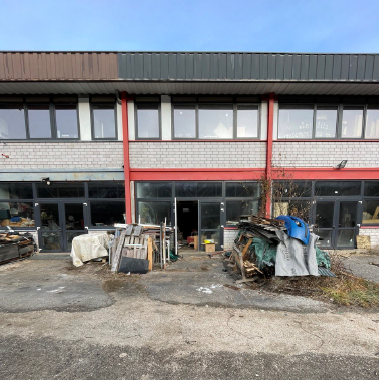 Rif. A.A.46-241

Vendita all'asta - edificio commerciale su due livelli in data 14 luglio 2026

D...