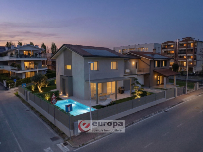 A CAVAZZALE , nel cuore della zona residenziale più esclusiva e ambita di Cavazzale, nasce "Villa...