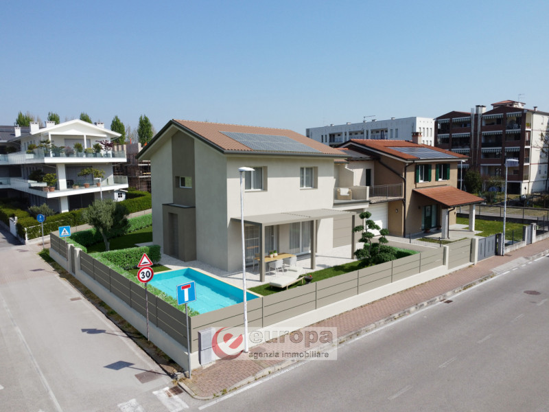 A CAVAZZALE , nel cuore della zona residenziale più esclusiva e ambita di Cavazzale, nasce "Villa...