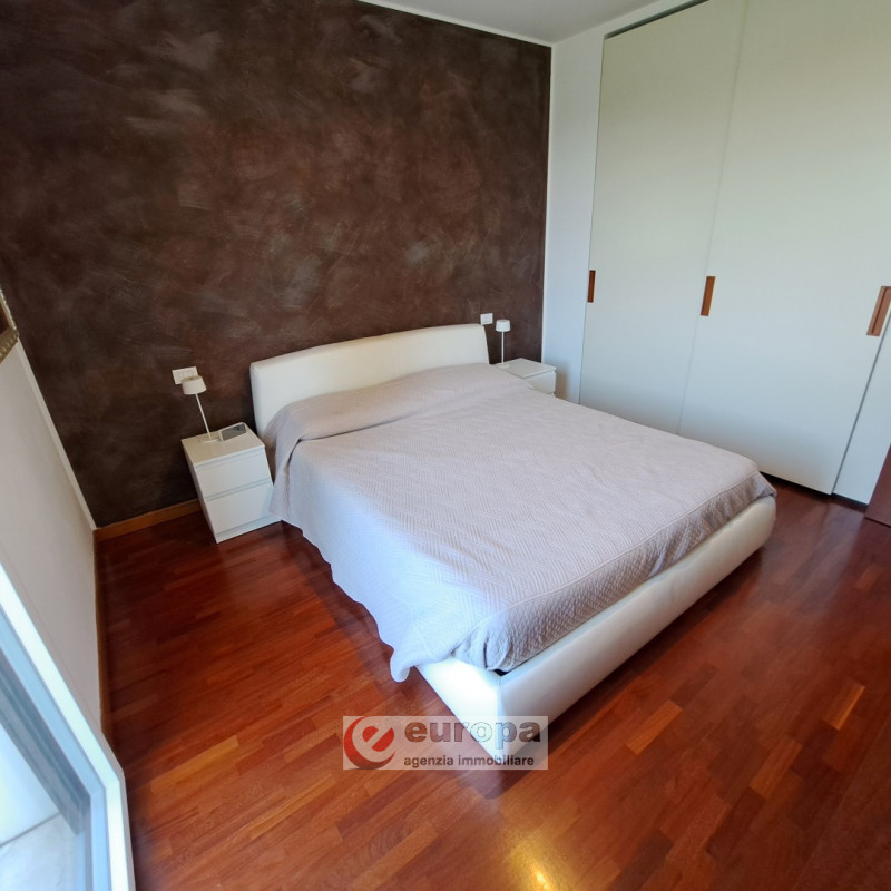 VICENZA, Semicentro Nord, zona riparata e silenziosa, vendesi appartamento quadrilocale con 2 ter...
