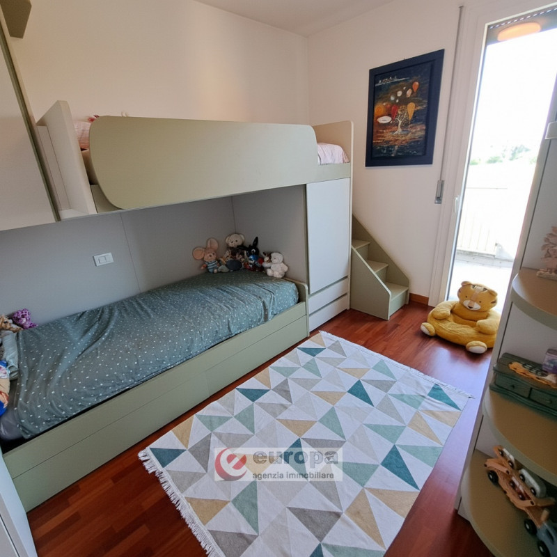 VICENZA, Semicentro Nord, zona riparata e silenziosa, vendesi appartamento quadrilocale con 2 ter...