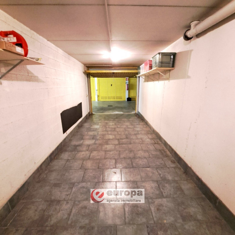 VICENZA, Semicentro Nord, zona riparata e silenziosa, vendesi appartamento quadrilocale con 2 ter...