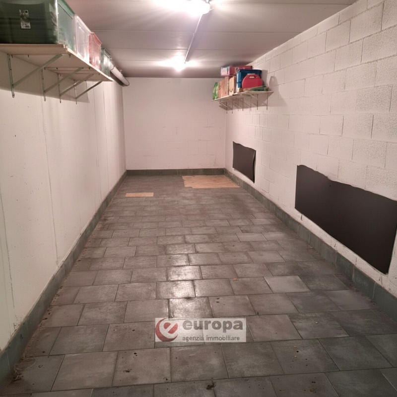VICENZA, Semicentro Nord, zona riparata e silenziosa, vendesi appartamento quadrilocale con 2 ter...
