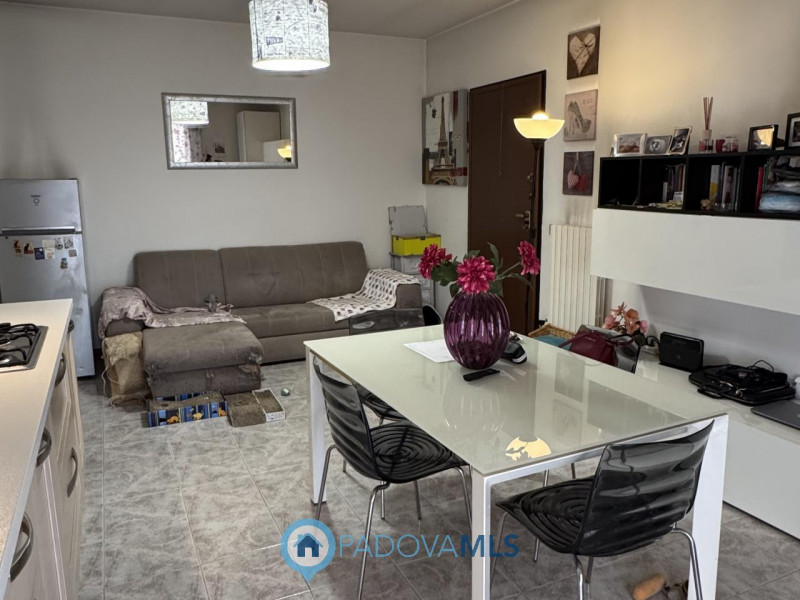 Immobile in esclusiva al Gruppo Padova MLS
Luminoso appartamento ultimo piano in piccola palazzin...