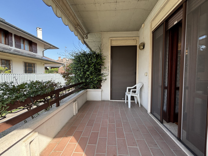 Nel cuore pulsante di Caldogno, in una tranquilla via chiusa riservata esclusivamente ai resident...
