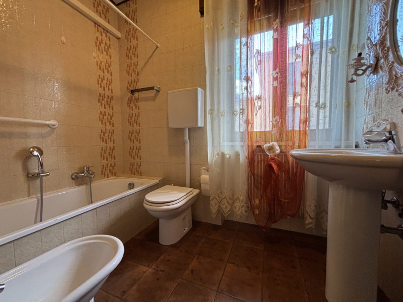 Nel cuore pulsante di Caldogno, in una tranquilla via chiusa riservata esclusivamente ai resident...