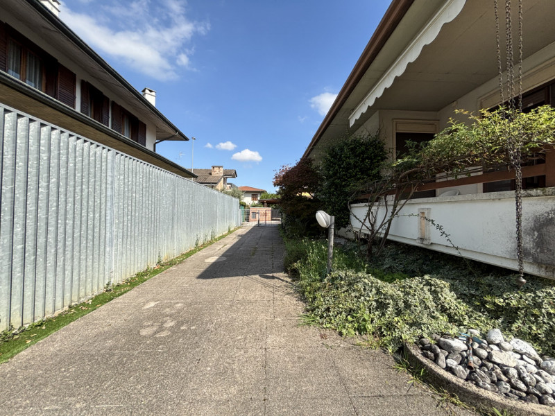 Nel cuore pulsante di Caldogno, in una tranquilla via chiusa riservata esclusivamente ai resident...