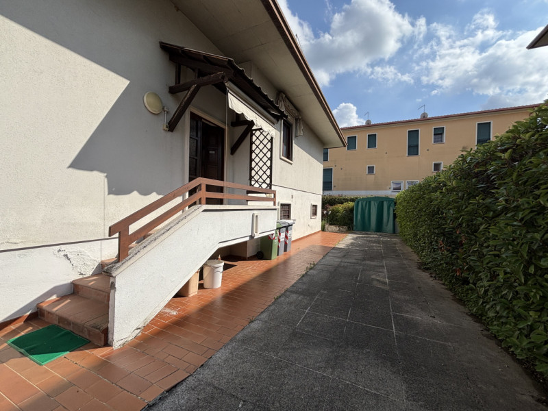 Nel cuore pulsante di Caldogno, in una tranquilla via chiusa riservata esclusivamente ai resident...