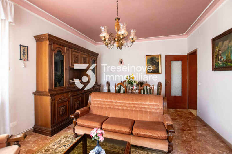 In esclusiva, proponiamo in vendita un appartamento quadrilocale al piano terra situato tra Musse...