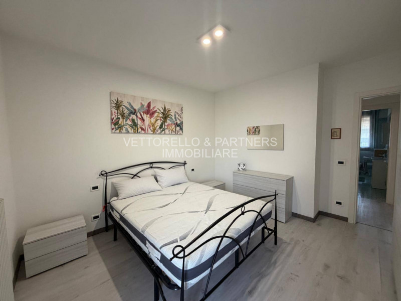 Proponiamo in vendita in contesto residenziale tranquillo e moderno di sole 8 unità a Casale sul ...