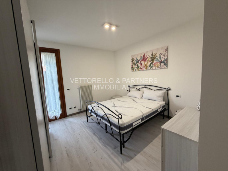Proponiamo in vendita in contesto residenziale tranquillo e moderno di sole 8 unità a Casale sul ...