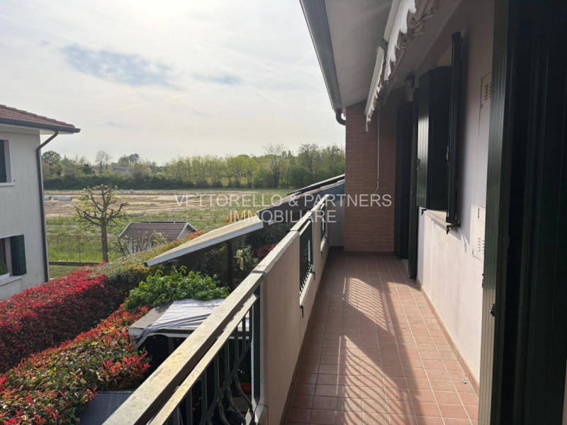 Proponiamo in vendita in contesto residenziale tranquillo e moderno di sole 8 unità a Casale sul ...