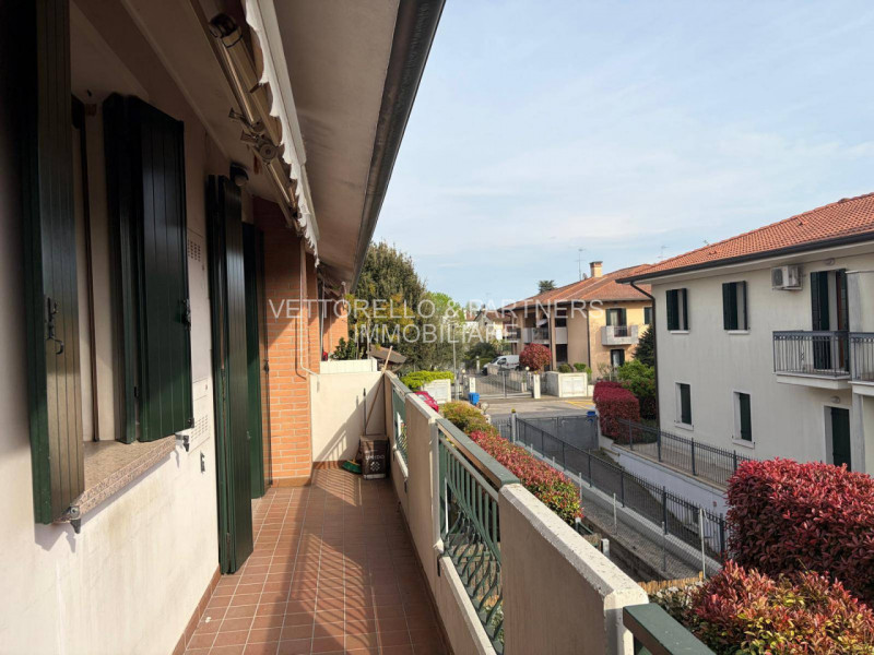 Proponiamo in vendita in contesto residenziale tranquillo e moderno di sole 8 unità a Casale sul ...