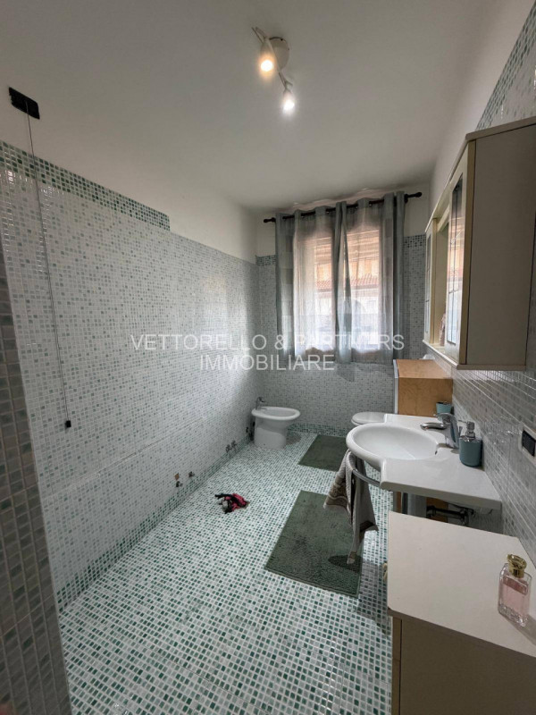 Proponiamo in vendita in contesto residenziale tranquillo e moderno di sole 8 unità a Casale sul ...