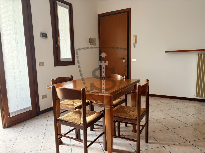 Stai cercando un appartamento bicamere con affitto transitorio a Romano d'Ezzelino? Questa soluzi...
