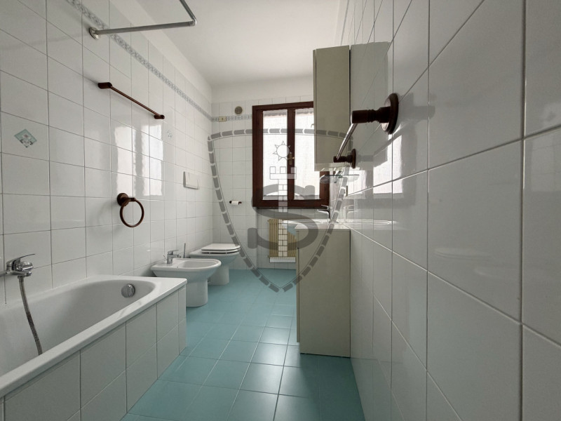 Stai cercando un appartamento bicamere con affitto transitorio a Romano d'Ezzelino? Questa soluzi...
