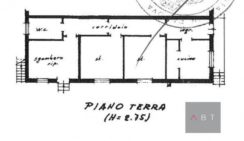 Porzione di bifamiliare da ristrutturare, disposta al piano terra e composta di: ingresso, cucina...