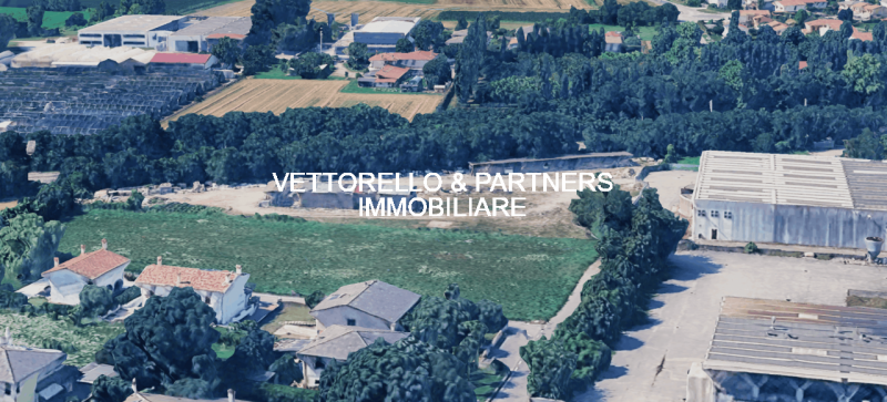 Proponiamo in vendita un terreno edificabile di circa 7.000 mq, con la possibilità di realizzare ...