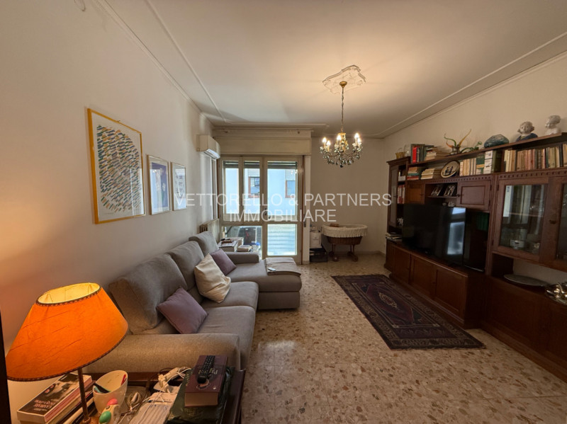 Treviso - Via Panciera APPARTAMENTO CON ASCENSORE E GARAGE.

Appartamento di 93 mq commerciali co...