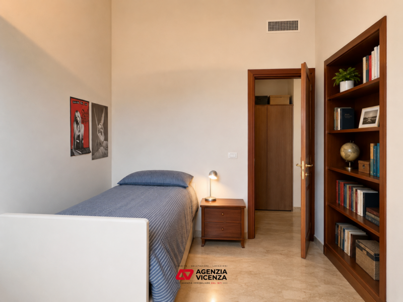 APPARTAMENTO DI PREGIO IN CENTRO A VICENZA, NO ZTL, TRE CAMERE, ASCENSORE, POSTO AUTO E CANTINA -...