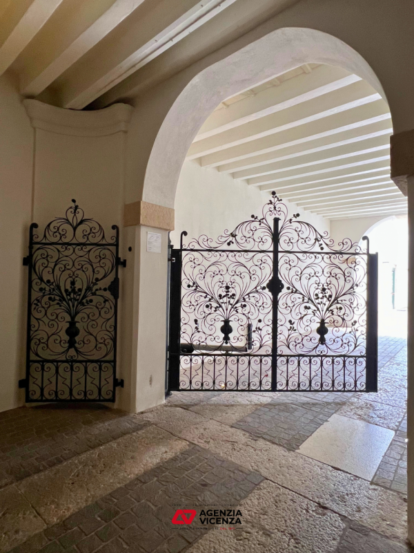 APPARTAMENTO DI PREGIO IN CENTRO A VICENZA, NO ZTL, TRE CAMERE, ASCENSORE, POSTO AUTO E CANTINA -...