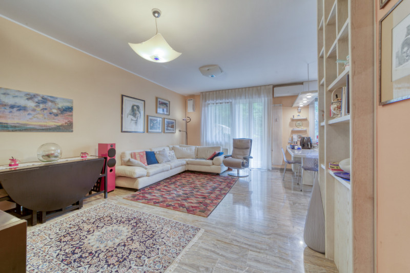 Riferimento per l'Agenzia VR1020 PADOVA Zona Ponte di Brenta. Proponiamo in vendita un elegante e...