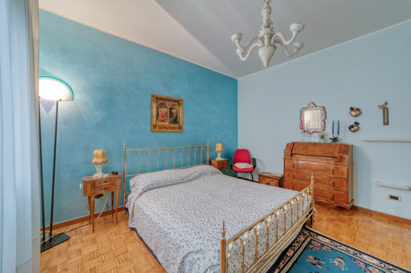Riferimento per l'Agenzia VR1020 PADOVA Zona Ponte di Brenta. Proponiamo in vendita un elegante e...