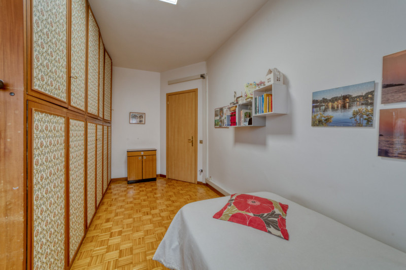 Riferimento per l'Agenzia VR1020 PADOVA Zona Ponte di Brenta. Proponiamo in vendita un elegante e...