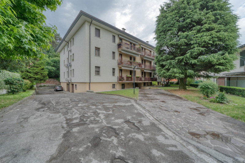 Riferimento per l'Agenzia VR1020 PADOVA Zona Ponte di Brenta. Proponiamo in vendita un elegante e...