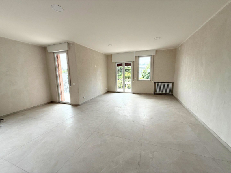 SPACIOUS, FULLY REMODELED APARTMENT FURNISHED WITH A BRAND-NEW KITCHEN JUST OUTSIDE VICENZA’S HIS...