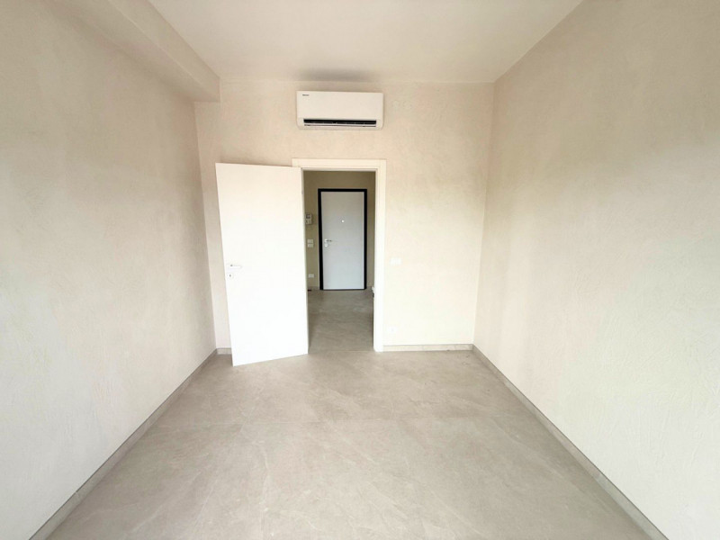 SPACIOUS, FULLY REMODELED APARTMENT FURNISHED WITH A BRAND-NEW KITCHEN JUST OUTSIDE VICENZA’S HIS...