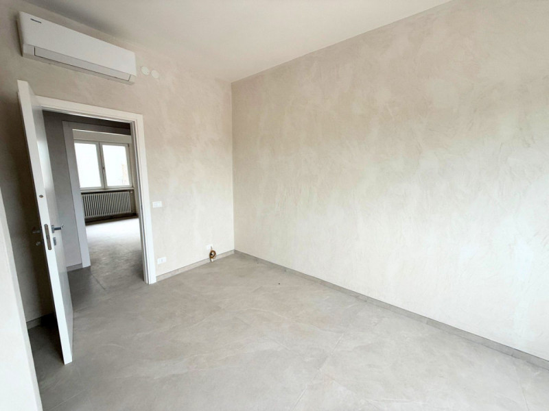 SPACIOUS, FULLY REMODELED APARTMENT FURNISHED WITH A BRAND-NEW KITCHEN JUST OUTSIDE VICENZA’S HIS...