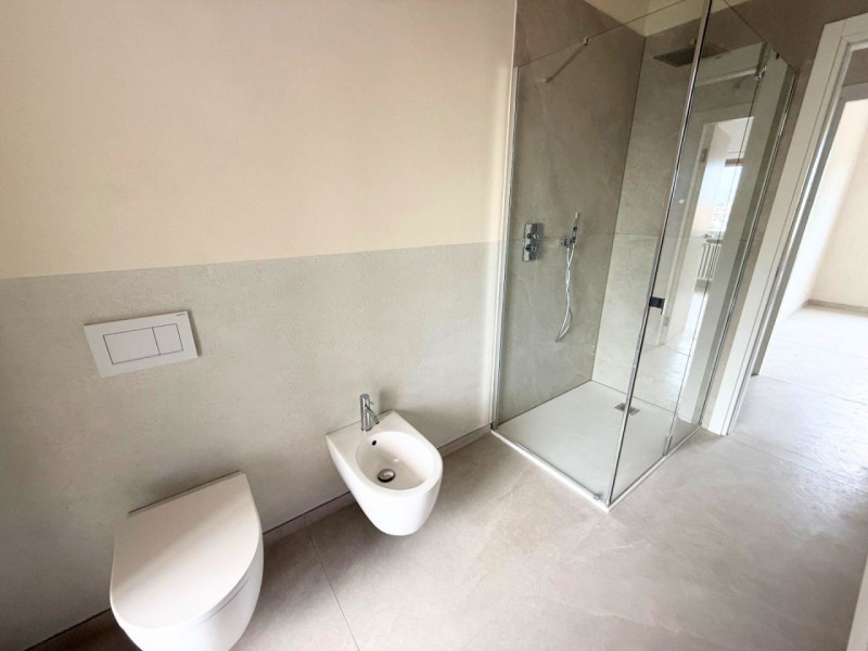 SPACIOUS, FULLY REMODELED APARTMENT FURNISHED WITH A BRAND-NEW KITCHEN JUST OUTSIDE VICENZA’S HIS...