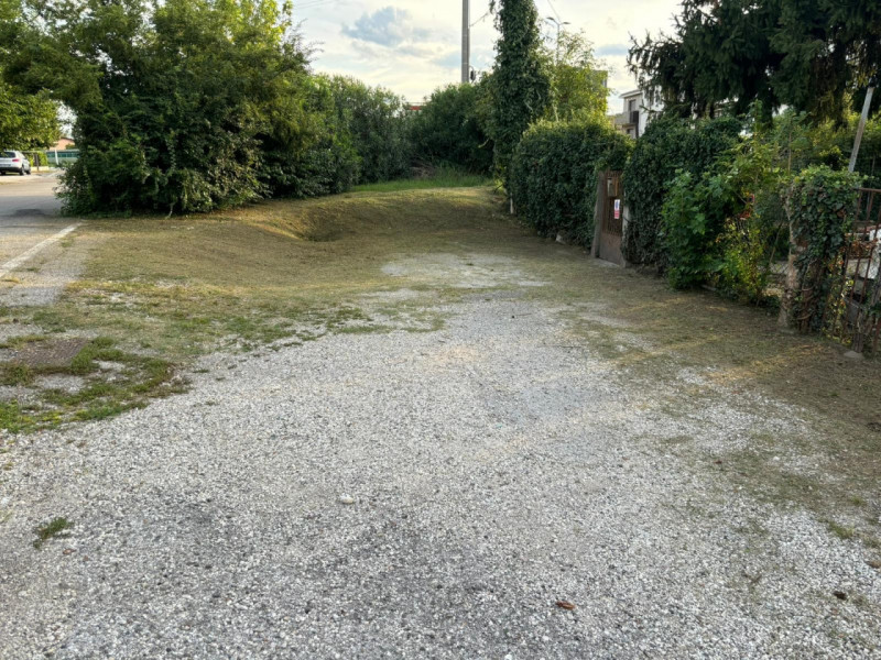 TORRE: Non soggetta a Classe Energetica.
In quartiere residenziale e ben accessibile alle princip...