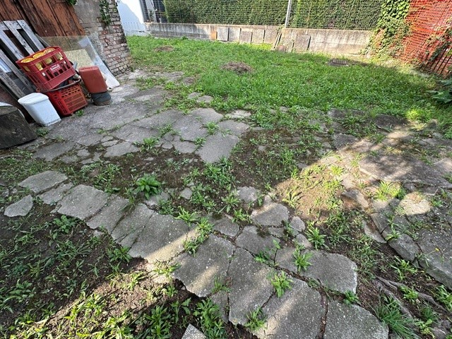 TORRE: Non soggetta a Classe Energetica.
In quartiere residenziale e ben accessibile alle princip...