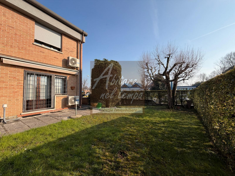 CITTADELLA (PD)

Proponiamo in esclusiva una splendida bifamiliare ideale per la famiglia, dispos...