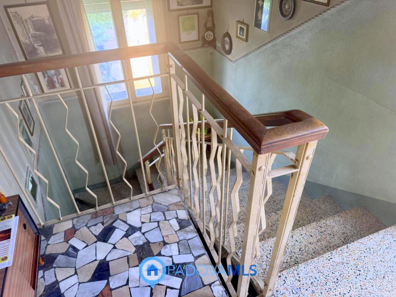 Immobile in esclusiva al Gruppo Padova MLS

Interessante casa accostata con tre lati libera dispo...