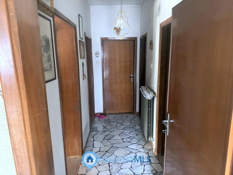 Immobile in esclusiva al Gruppo Padova MLS

Interessante casa accostata con tre lati libera dispo...