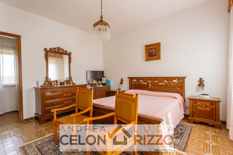 Situata nella pittoresca zona Cà Matte di Anguillara Veneta, proponiamo in vendita una splendida ...