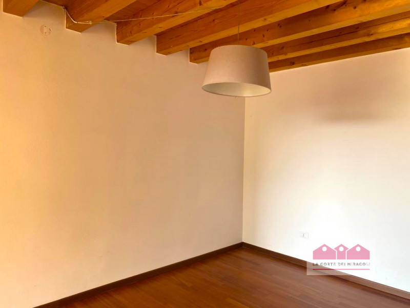 COSTABISSARA-FORNACI: VICINISSIMA AL CENTRO DI VICENZA, PROPONIAMO, ALL'INTERNO DI UN BEL CONTEST...