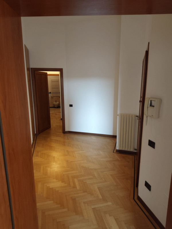 Padova, zona Santo: in locazione si propone appartamento su palazzina signorile di sole tre unità...