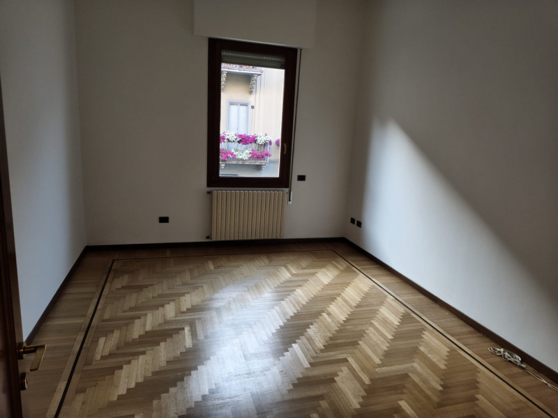 Padova, zona Santo: in locazione si propone appartamento su palazzina signorile di sole tre unità...